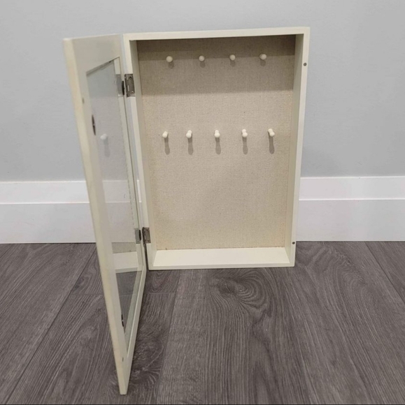 Necklace Case - Picture 2 of 4